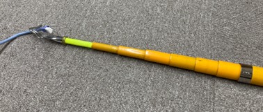 ケーブルキャッチャーにLANケーブルを1本つないだ様子
